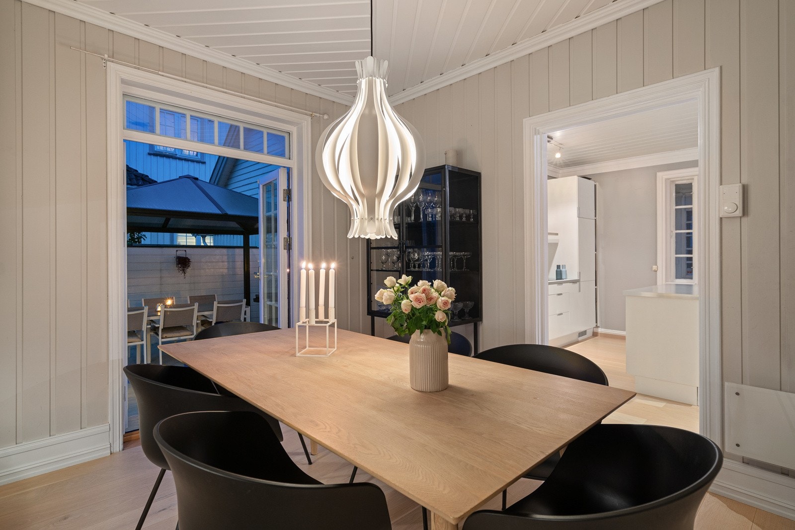 26spisestue_kveld_extra Galleribilde