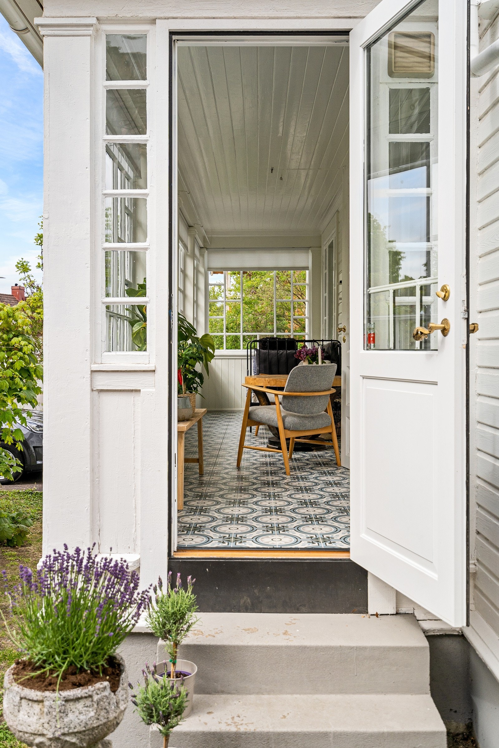 Nydelig glassveranda med utgang til hagen Galleribilde