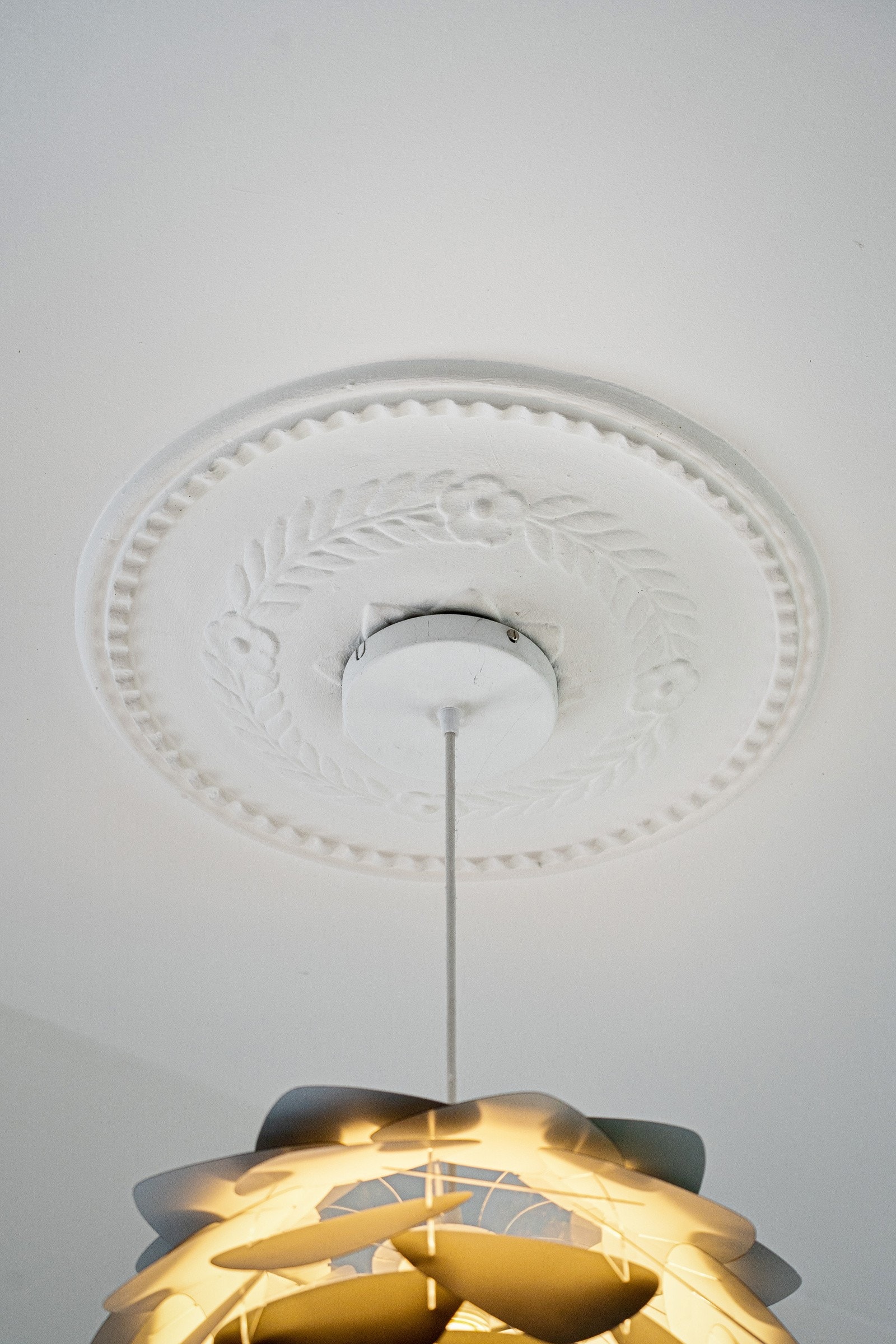 Flere sjarmerende detaljer, her rosett i taket Galleribilde