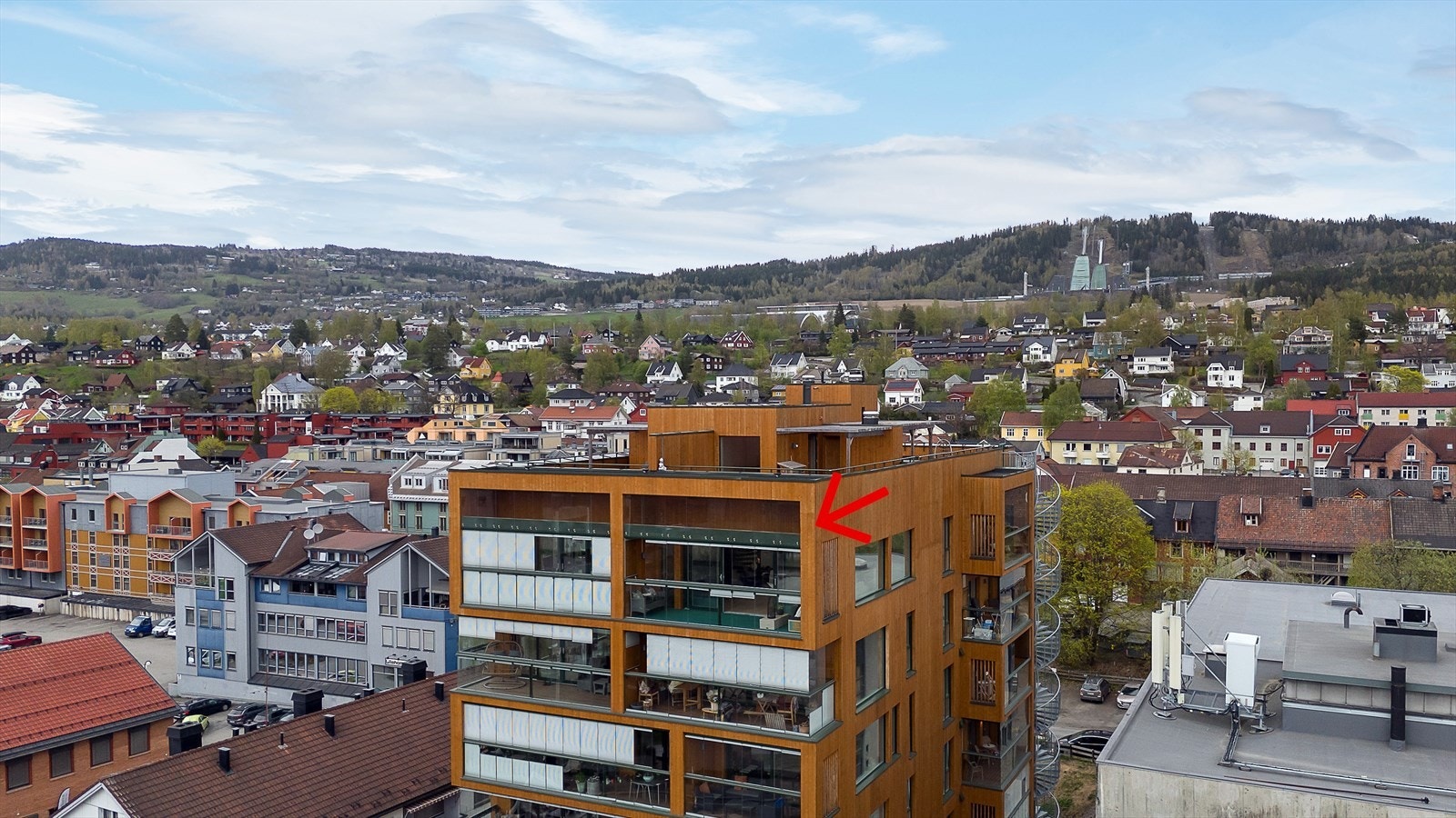 Tårnet ligger sentralt til med gangavstand til stasjon, gågata og de fleste fasiliteter i sentrum Galleribilde