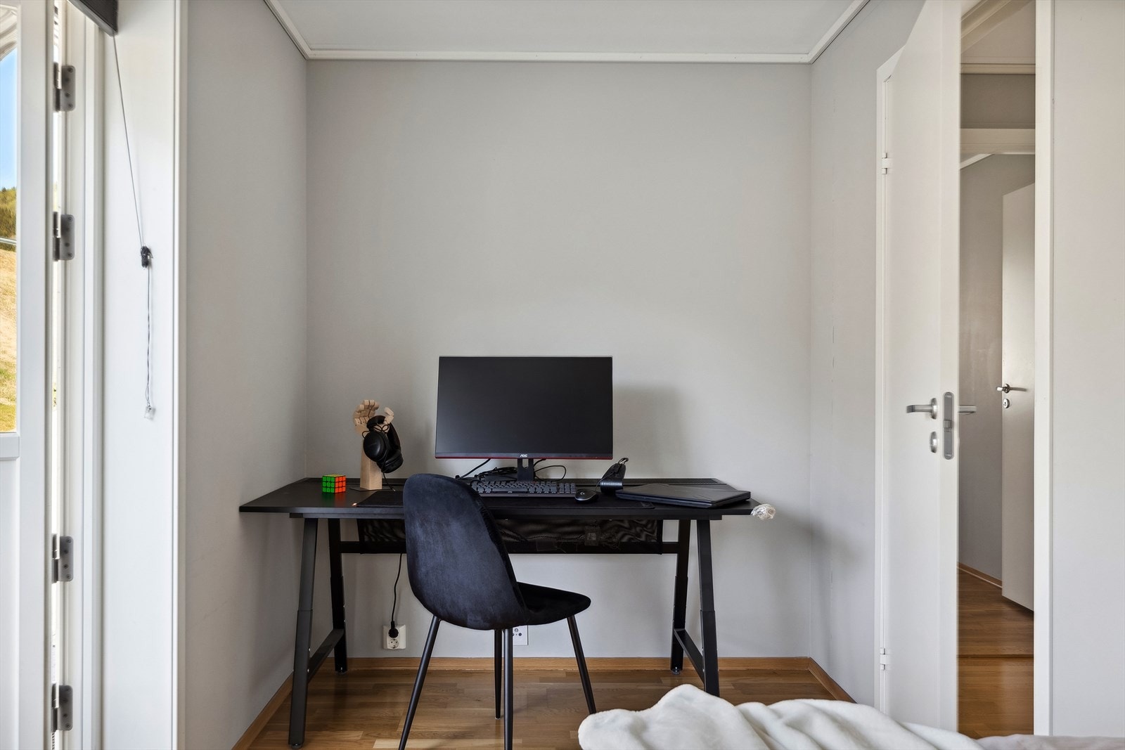 Det minste soverommet i andre etasje er på 8,5 kvm, noe som gir god plass til seng, skap og kontorløsning. Galleribilde