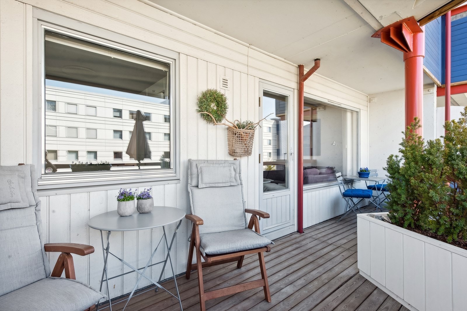 Innbydende overbygd balkong. Galleribilde