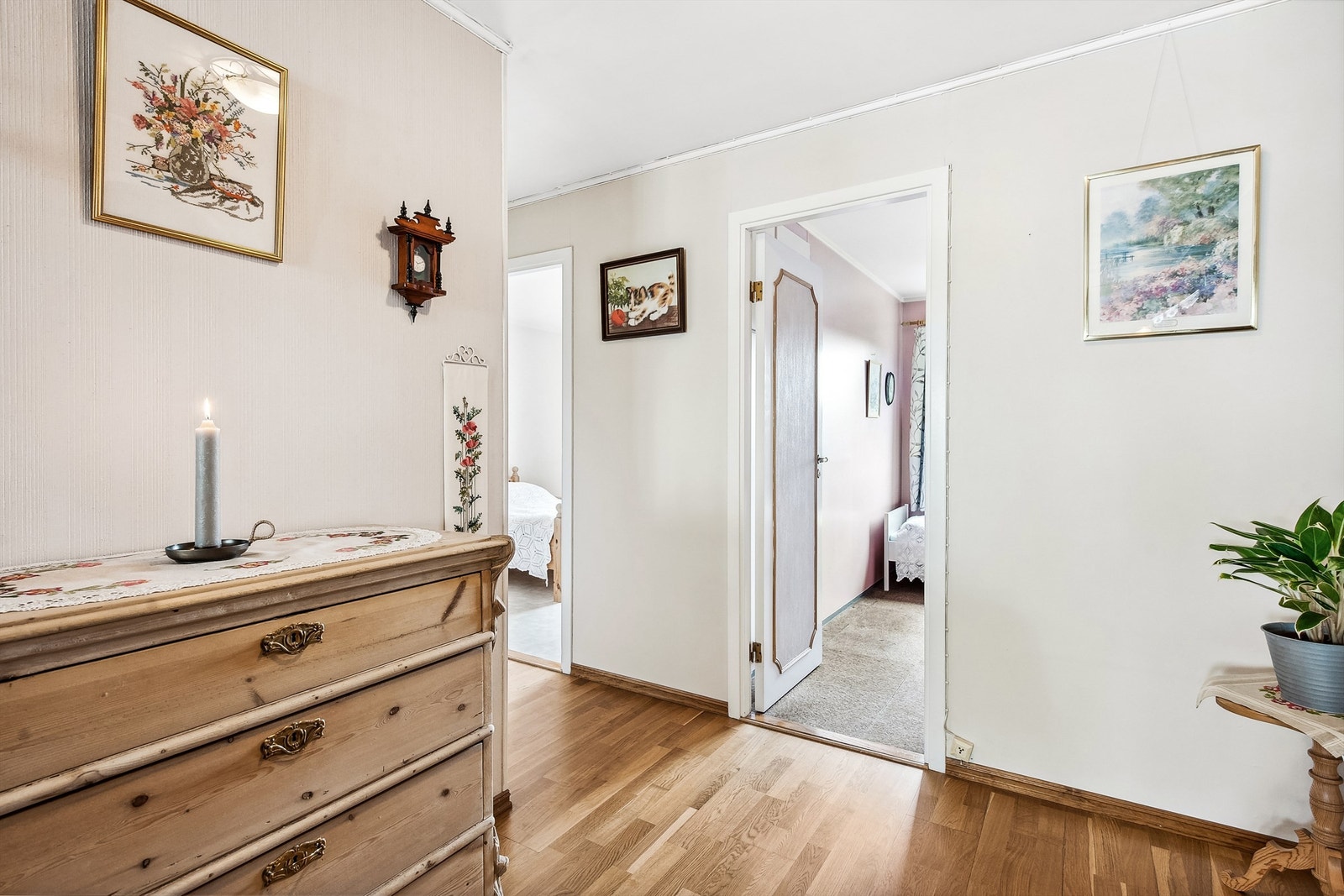 Leiligheten har tre soverom hvorav alle har adkomst fra entré/gang Galleribilde