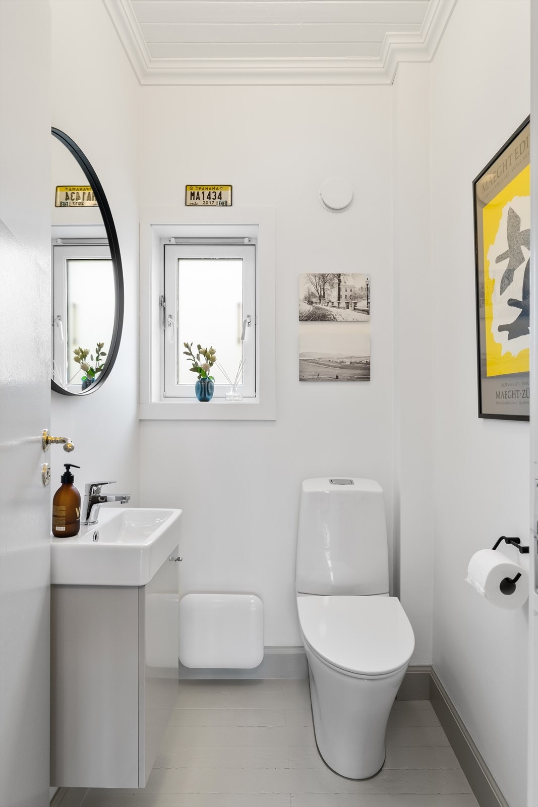 Praktisk toalettrom i 1. etasje Galleribilde