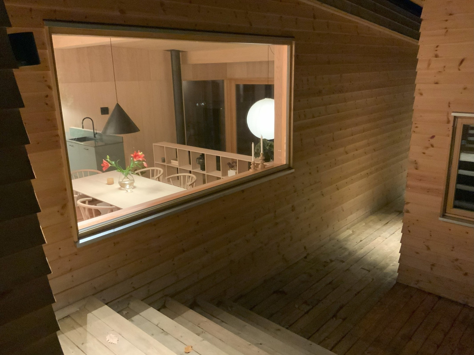 Skumring - mot spisestue og kjøkken Galleribilde