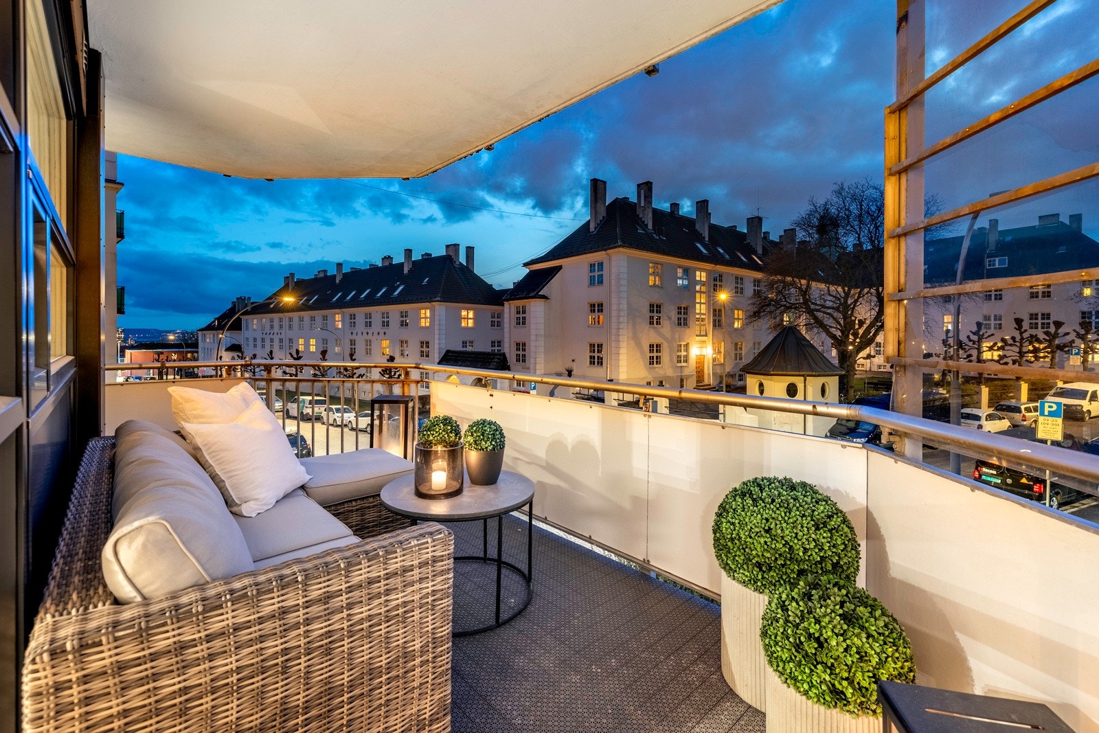 Boligen ligger sentralt, men tilbaketrukket til på Rosenhoff. Galleribilde