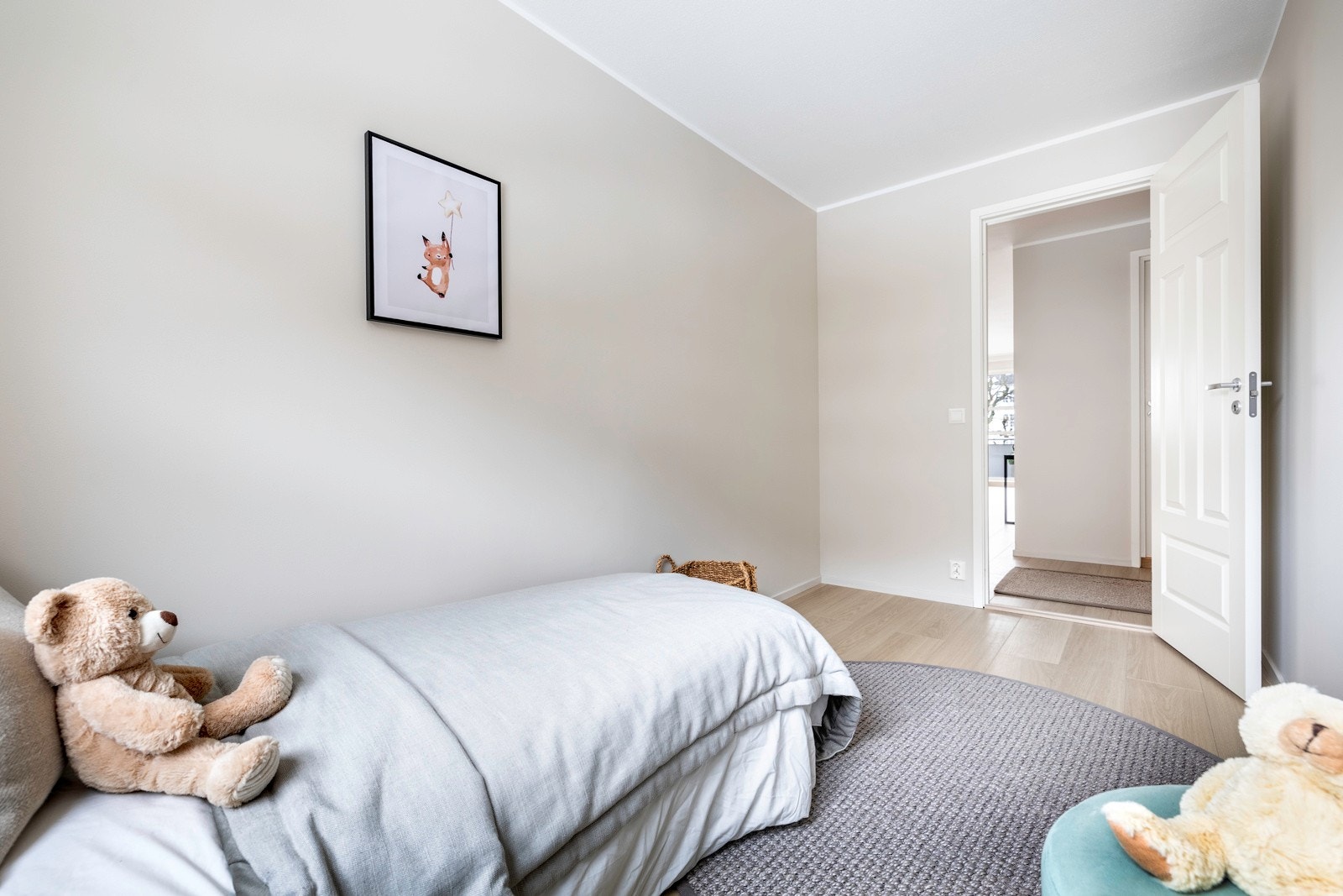 Et av soverommene passer fint som gjesterom eller hjemmekontor. Galleribilde