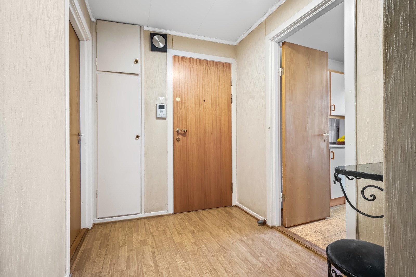 Velkommen inn i en lys og romslig leilighet, med et stort potensial. Galleribilde