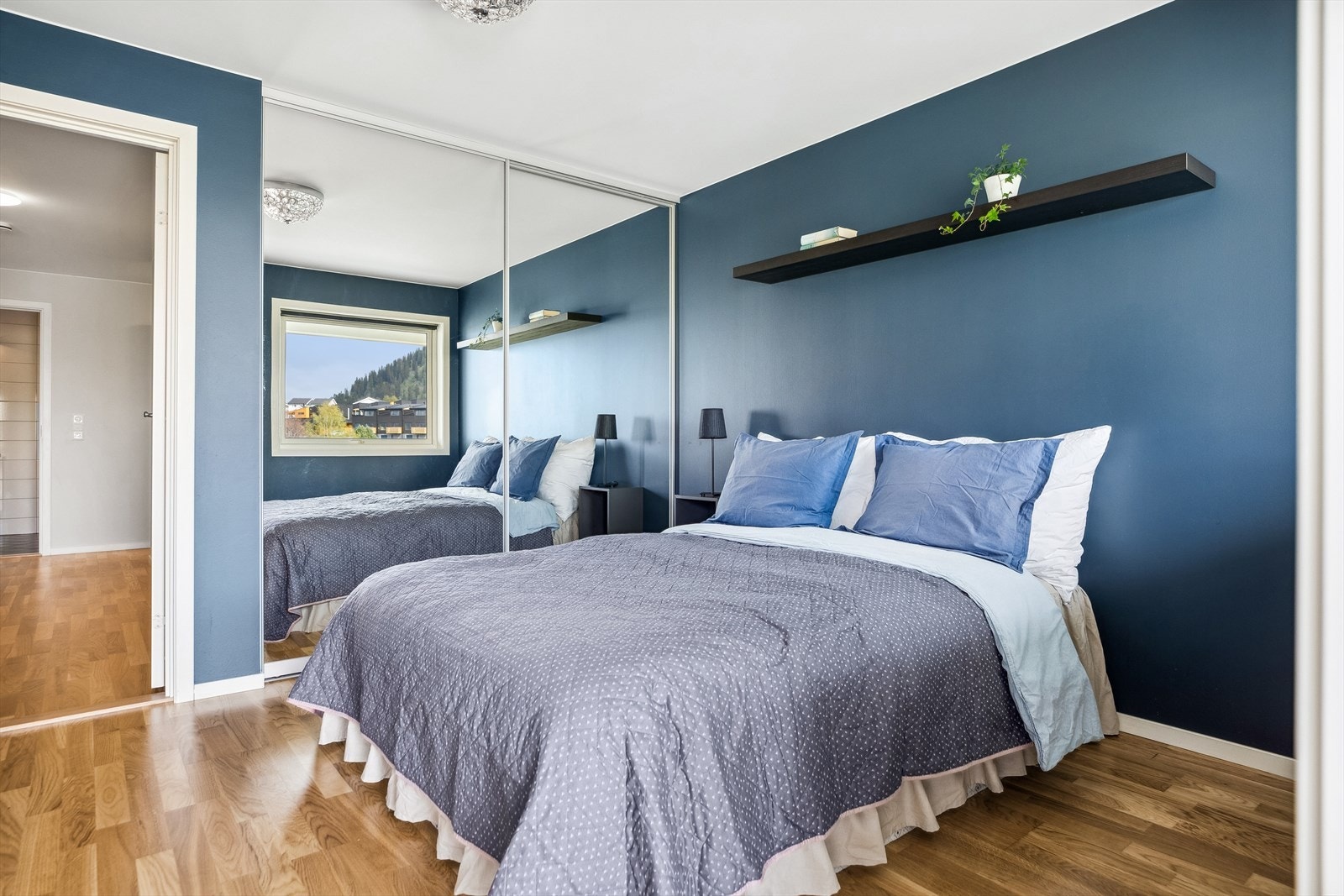 De to største soverommene er på 12 og 13 kvm og er perfekt som foreldrerom, til ungdommen eller som en ekstra stue. Galleribilde