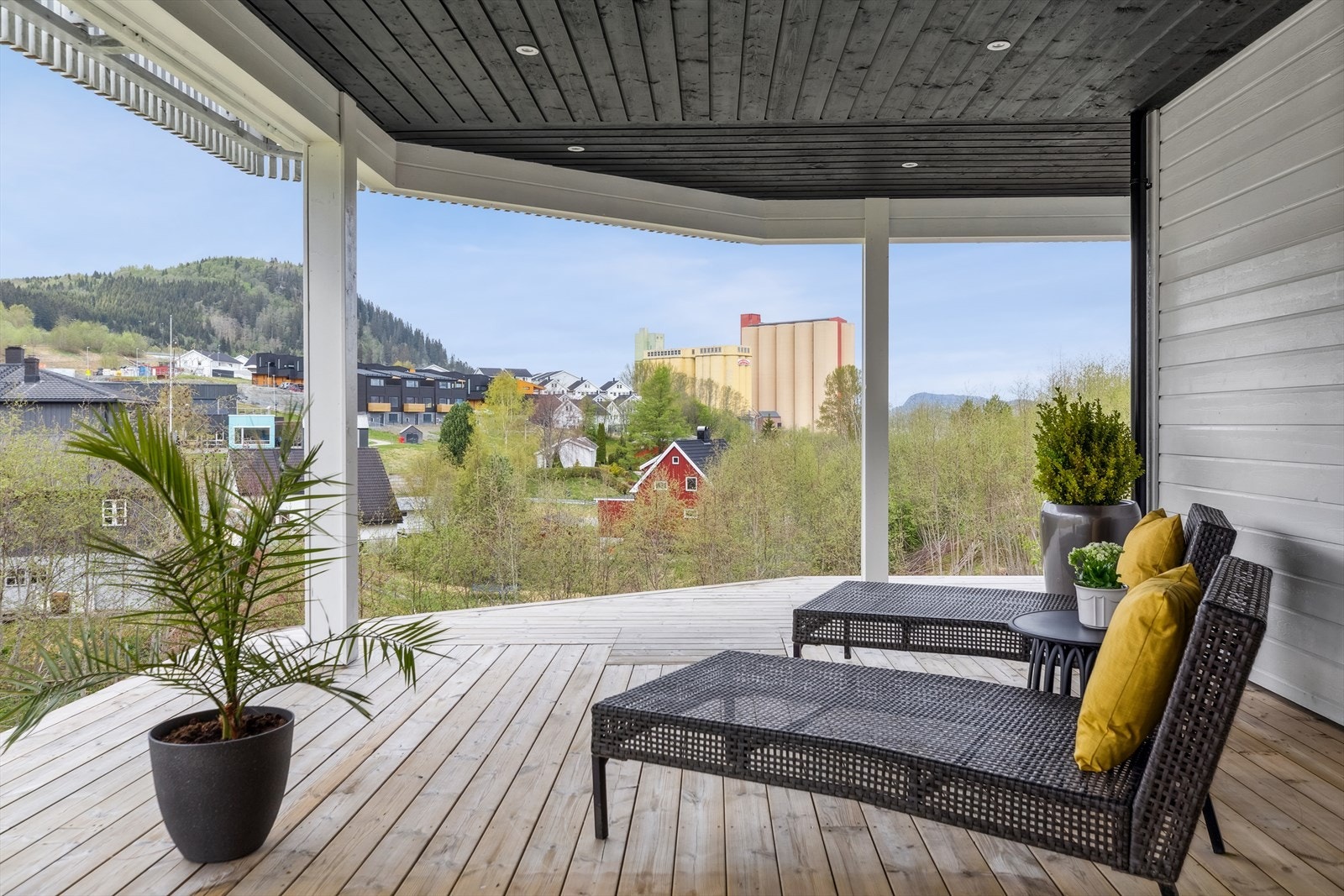 Markterrassen er bygget langs to sider og har et areal på ca. 45 kvm. Galleribilde