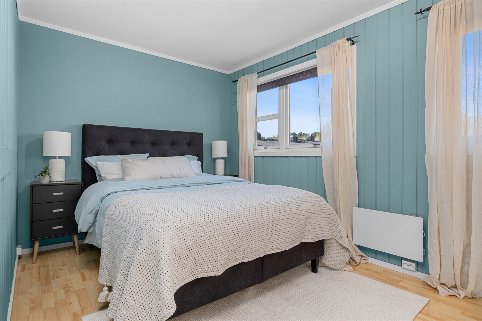 Boligen har tre soverom sammen i andre etasje, meget praktisk hvis man har små barn. Galleribilde