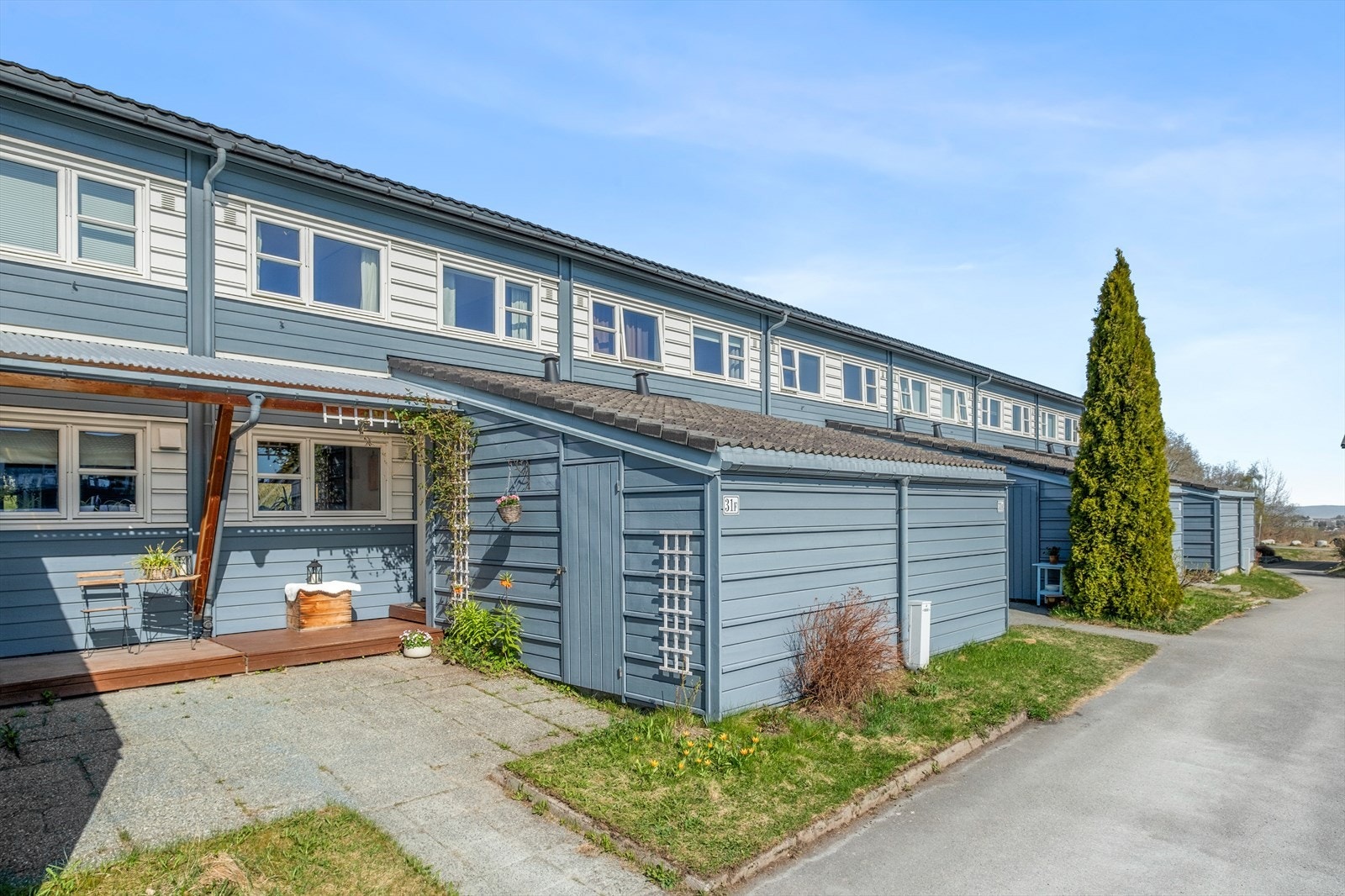 Heimdal Eiendomsmegling v/ Ludvig Bøgseth har gleden av å presentere Flatåsenget 31F - et pent, praktisk og familievennlig andelsrekkehus over to etasjer. Galleribilde