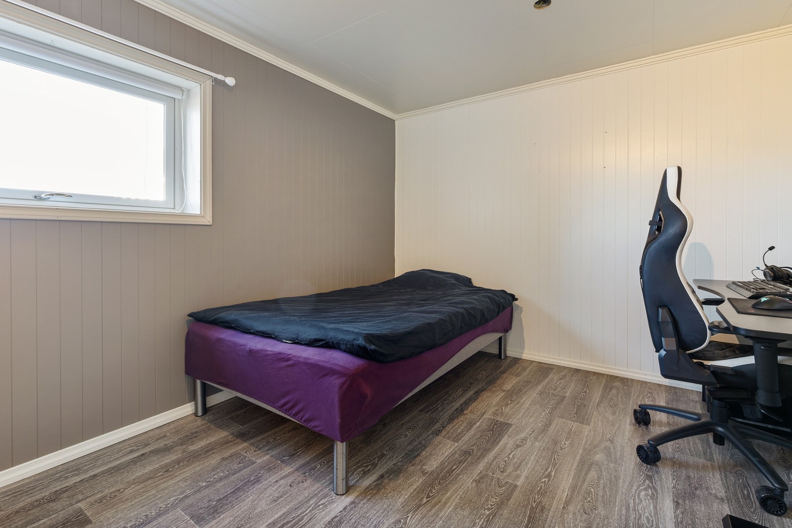 Soverom underetasje - utleid for 7500,- pr. mnd. (Ikke søkt/godkjent bruksendret). Galleribilde