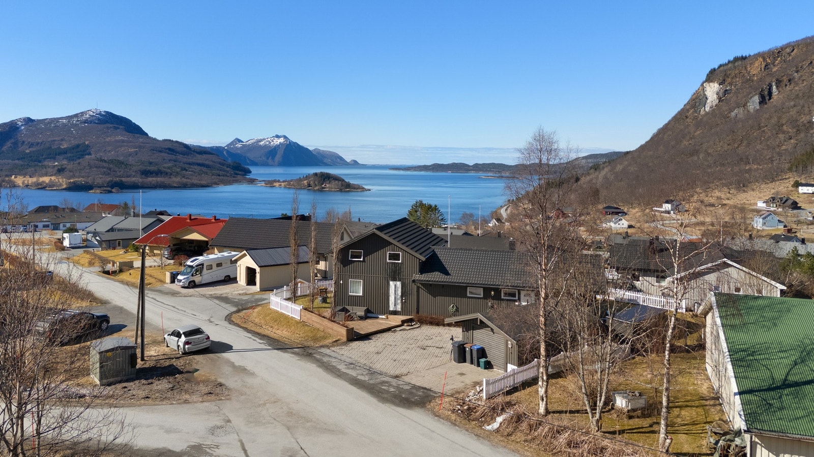 EiendomsMegler1 ved Mathias Olsen har gleden av å presentere Granittveien 4! Galleribilde