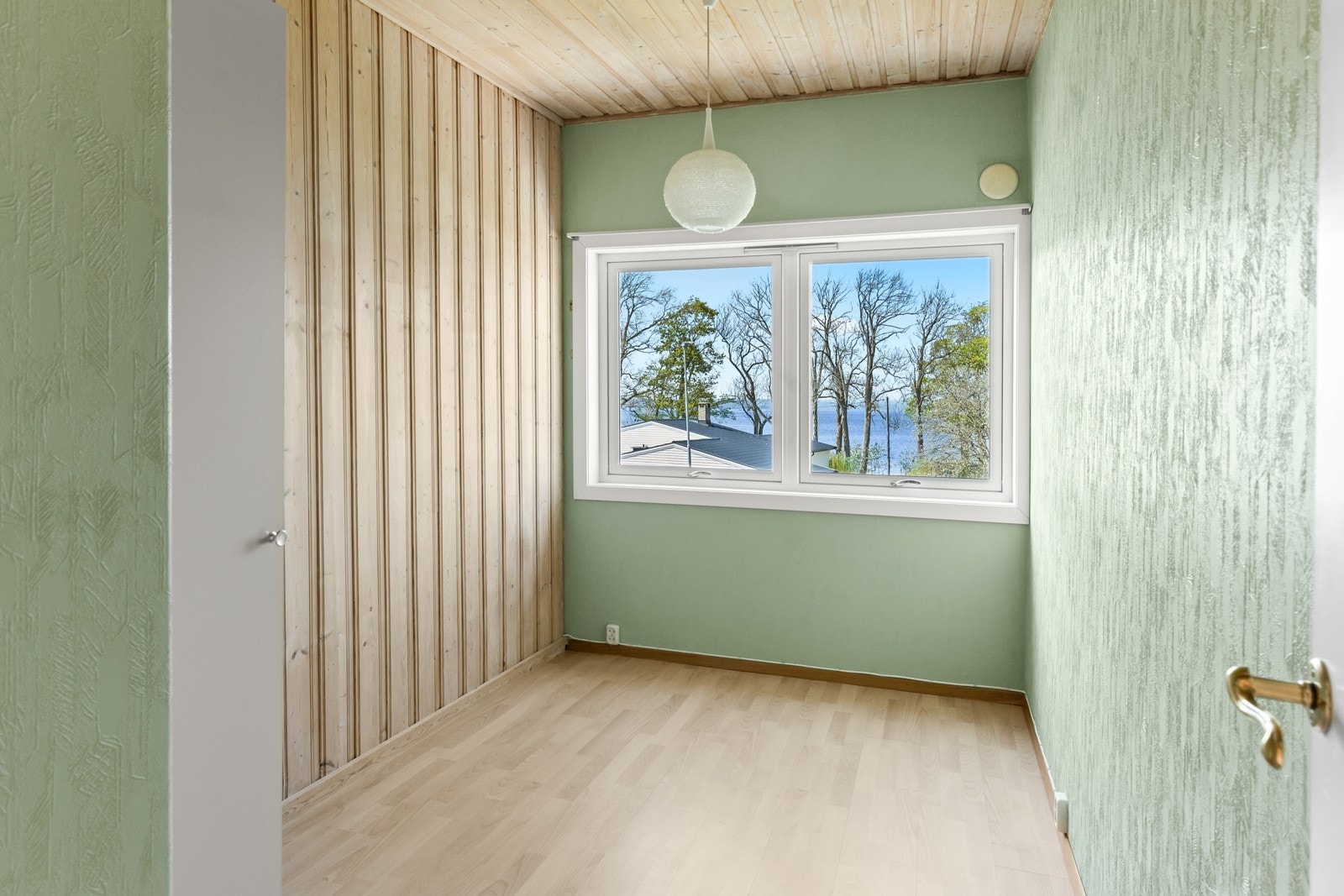 Boligen har tre soverom som alle ligger i andre etasje. Galleribilde