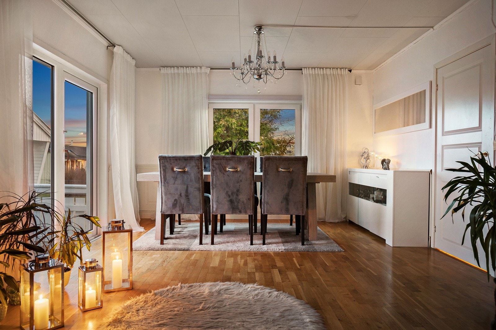 Spisestue kveldstid Galleribilde