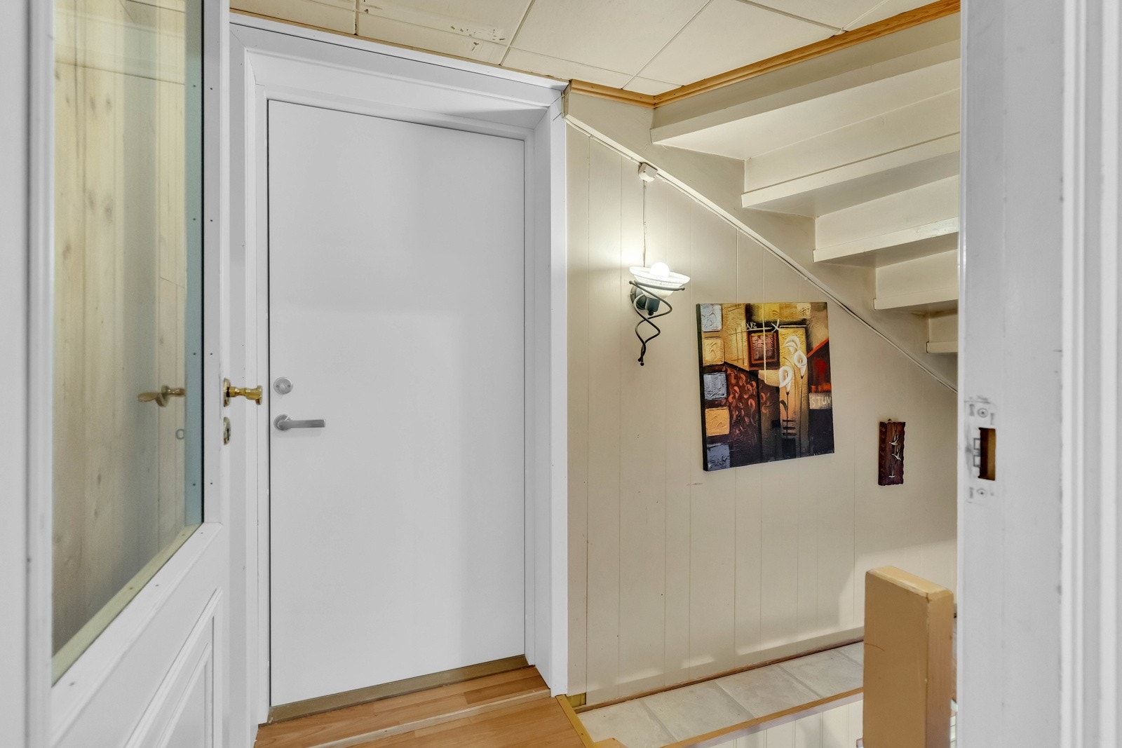 Bygget egen inngangsdør til kjelleretasjen i 2023. Her har man flere muligheter Galleribilde
