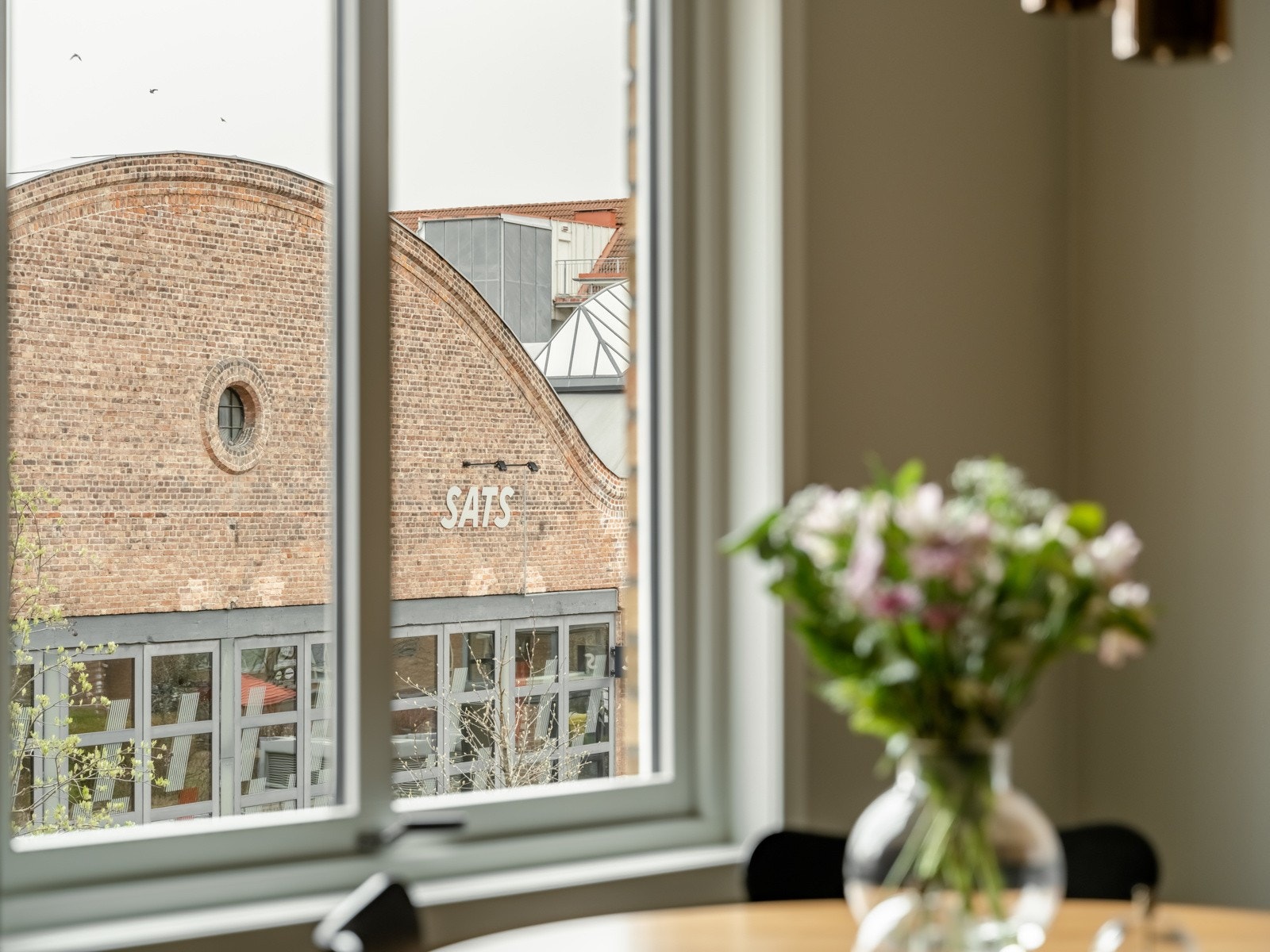 Herfra kan du holde oversikt over hvor mange som halser til og fra trening, mens du nyter de herligste måltider ved bordet. Galleribilde
