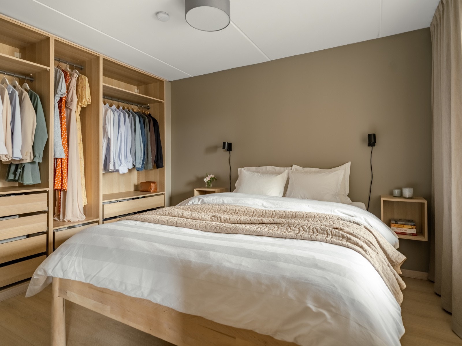 Da ble det også montert inn en innebygget garderobe. Galleribilde