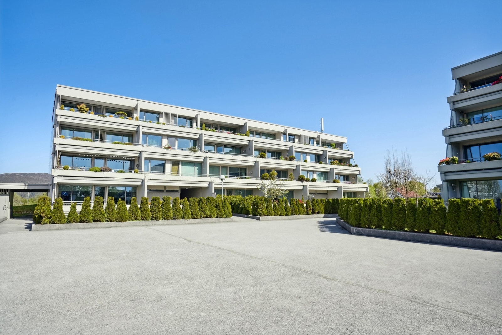 Attraktiv og rolig beliggenhet ca. 5 km øst for Ålesund sentrum og 6 km fra Moa. Galleribilde