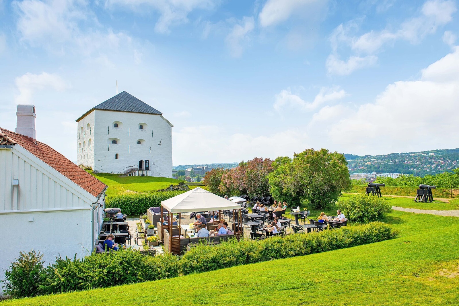 Kristiansten festning ligger bare en kort spasertur fra leiligheten. En fin severdighet hvor du kan nyte utsikt utover byen. Galleribilde