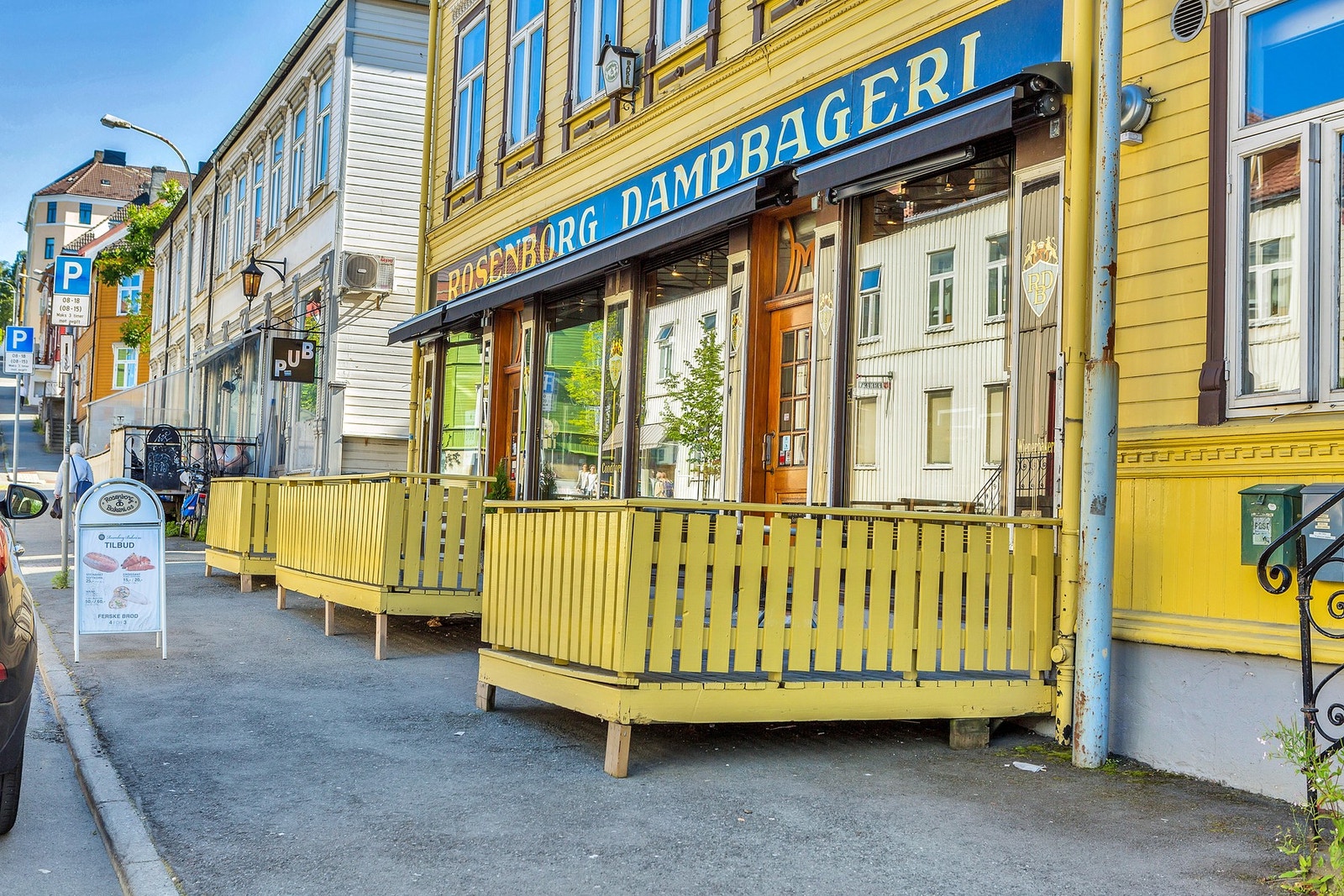Noen få minutters gange bort i gata finner du Rosenborg bakeri. Galleribilde