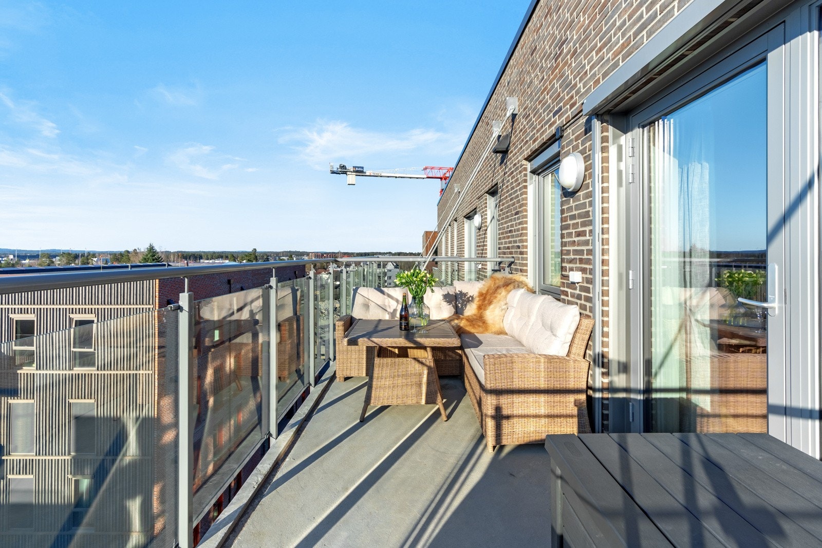 Du har god plass til en sittegruppe, grill og beplantning. Galleribilde