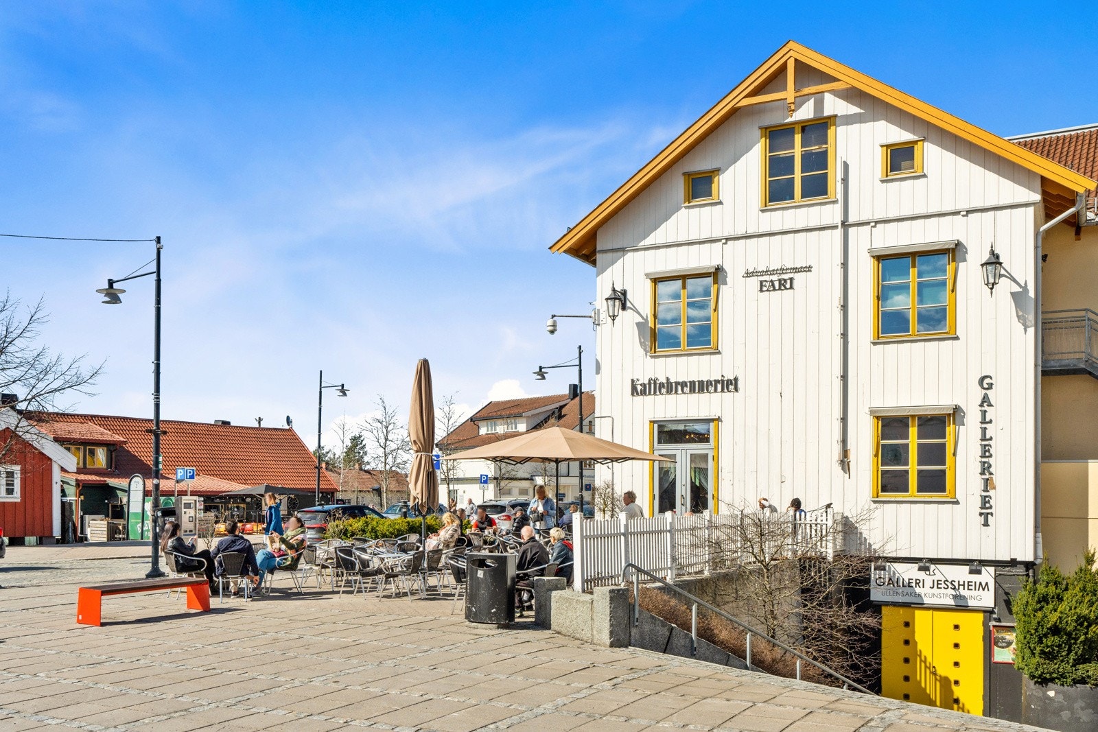 I Storgata ligger det flere populære spisesteder, kafeer, barer og utesteder, noe for enhver smak. Galleribilde