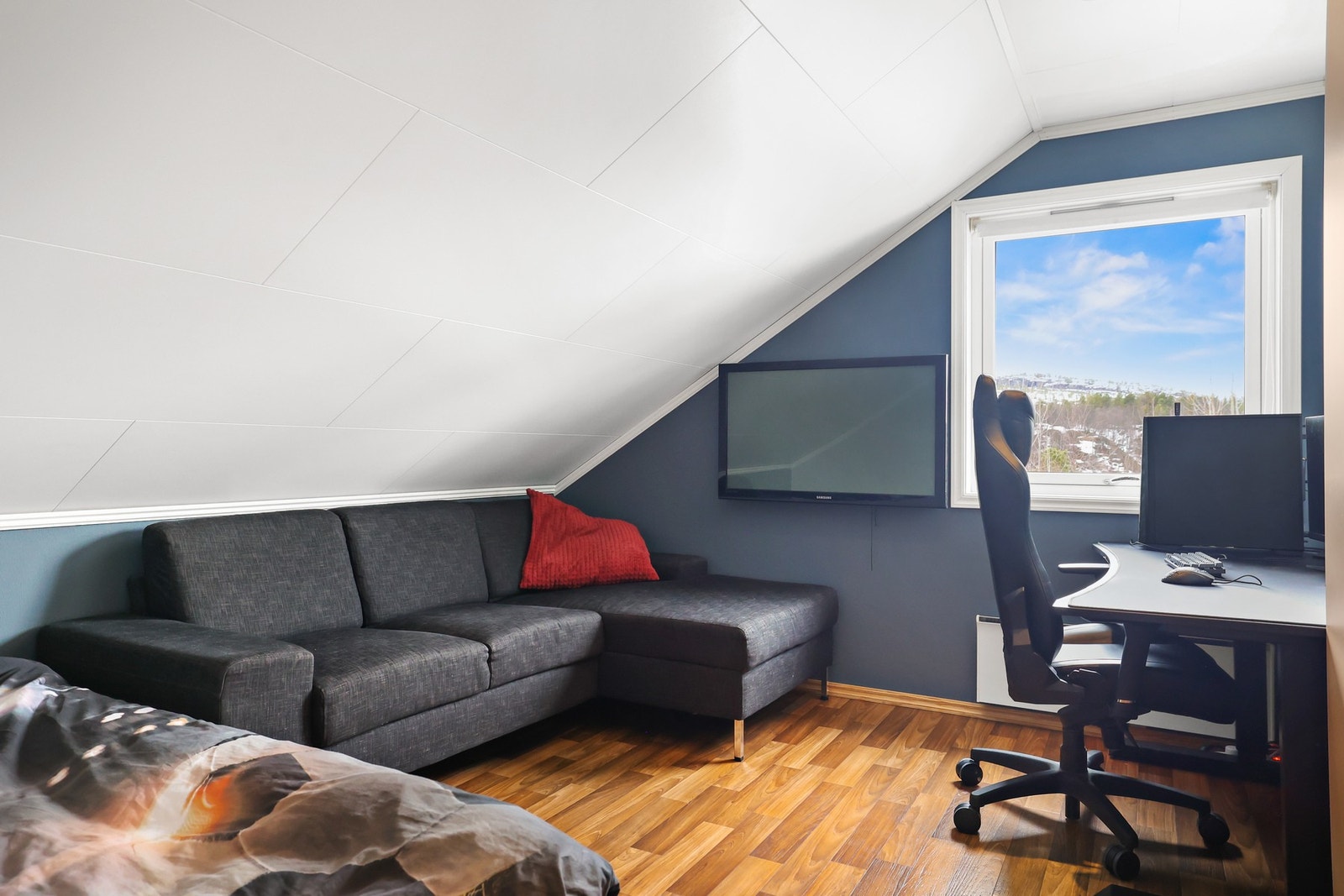 Soverom med plass til en sofagruppe. Galleribilde