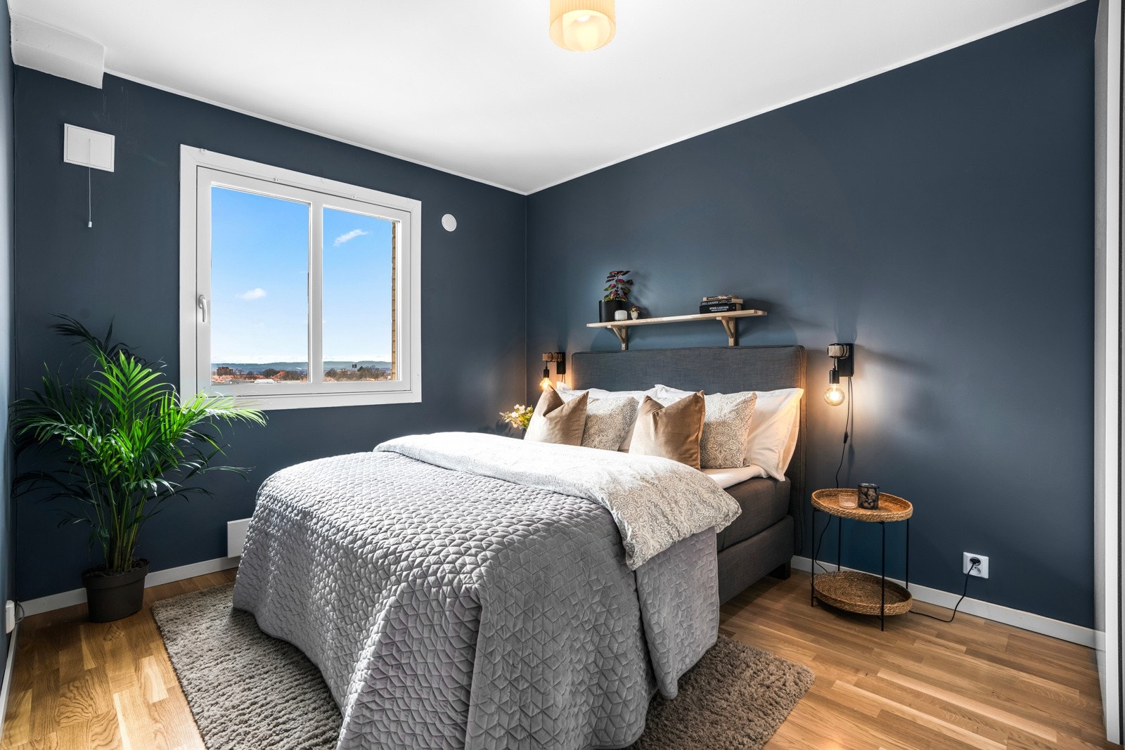Leilighetens to soverom legger godt til rette for en familie Galleribilde