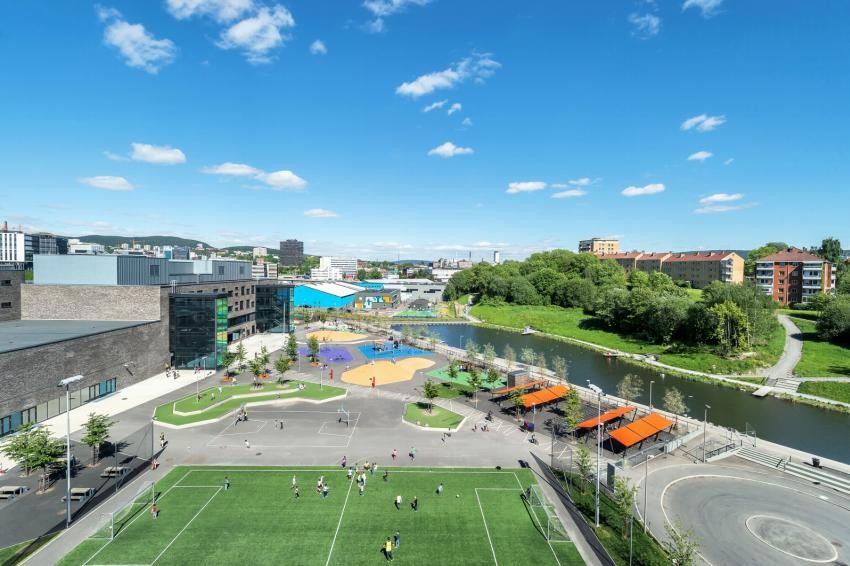 Flott nabolag for både store og små med fotballbane m.m Galleribilde