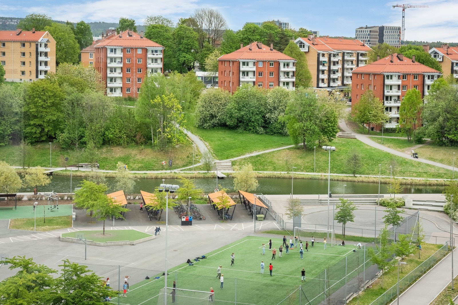Borettslaget ligger som nærmeste nabo til Teglverksdammen Galleribilde