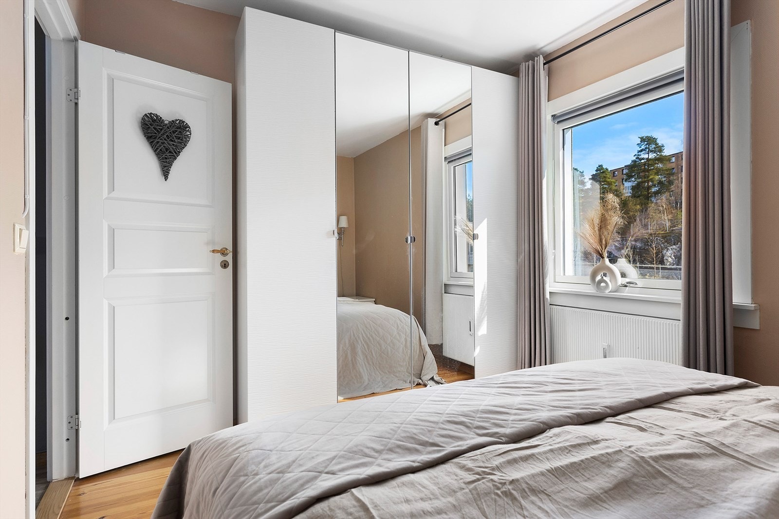 Det er plass til å sette inn et stort garderobeskap. Galleribilde