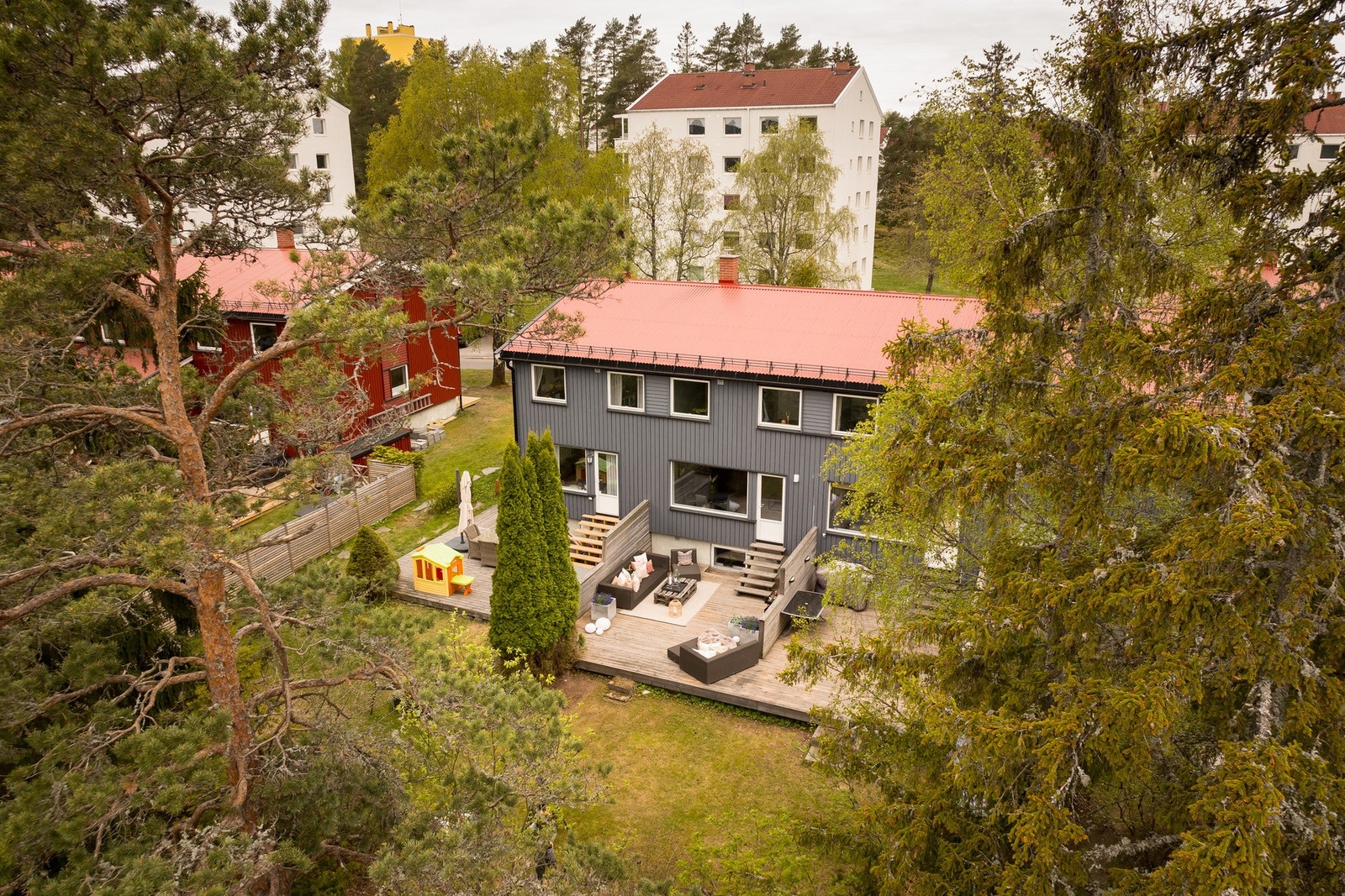 Familievennlig rekkehus o/3 etasjeplan. Galleribilde