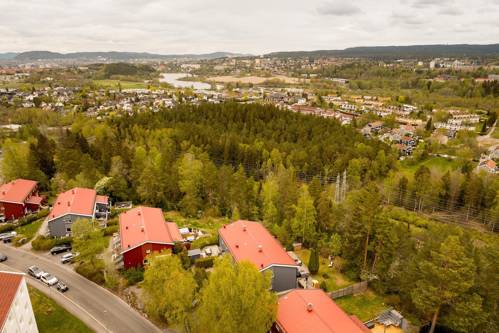 Nærmest umiddelbar nærhet til vakre tur- og rekreasjonsområder. Galleribilde