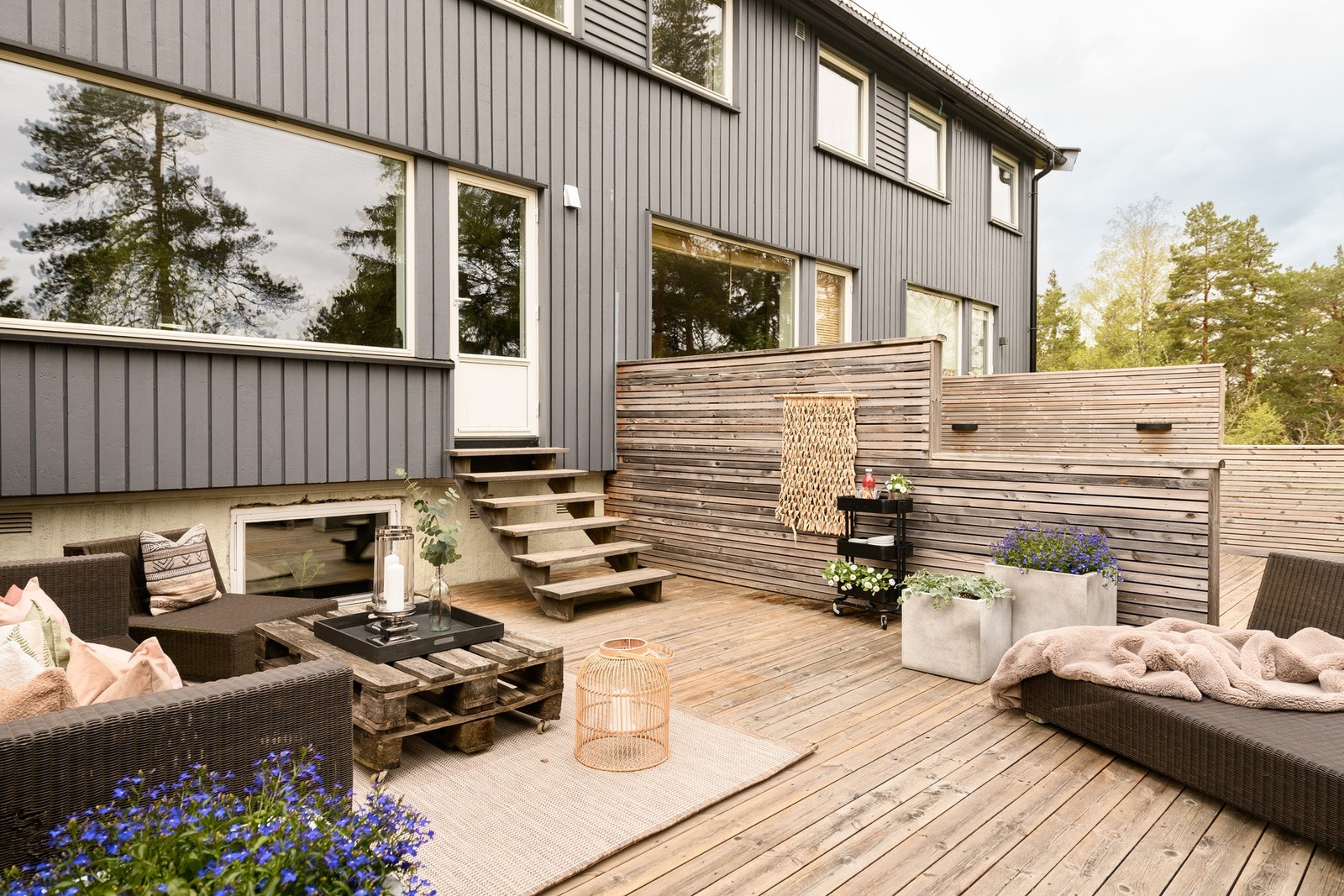 God plass til utemøbler. Galleribilde