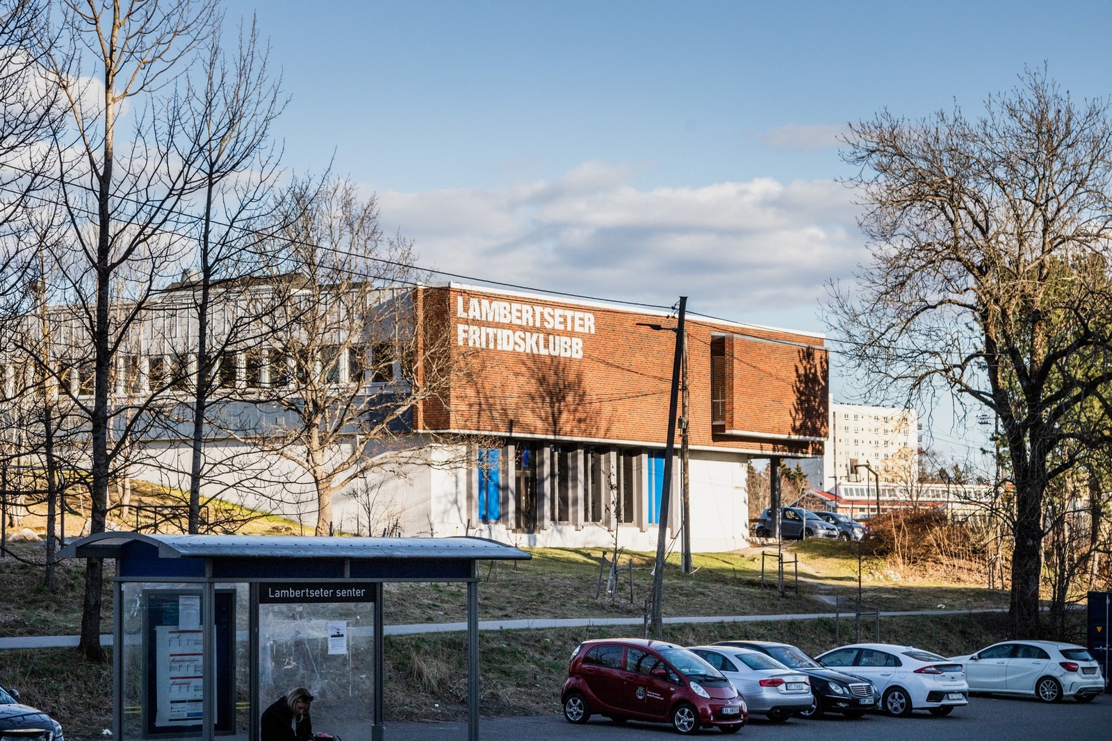 Kort vei til Lambertseter barne- og ungdomskole, samt Lambertseter videregående skole..Flere fine barnehager i området. Galleribilde