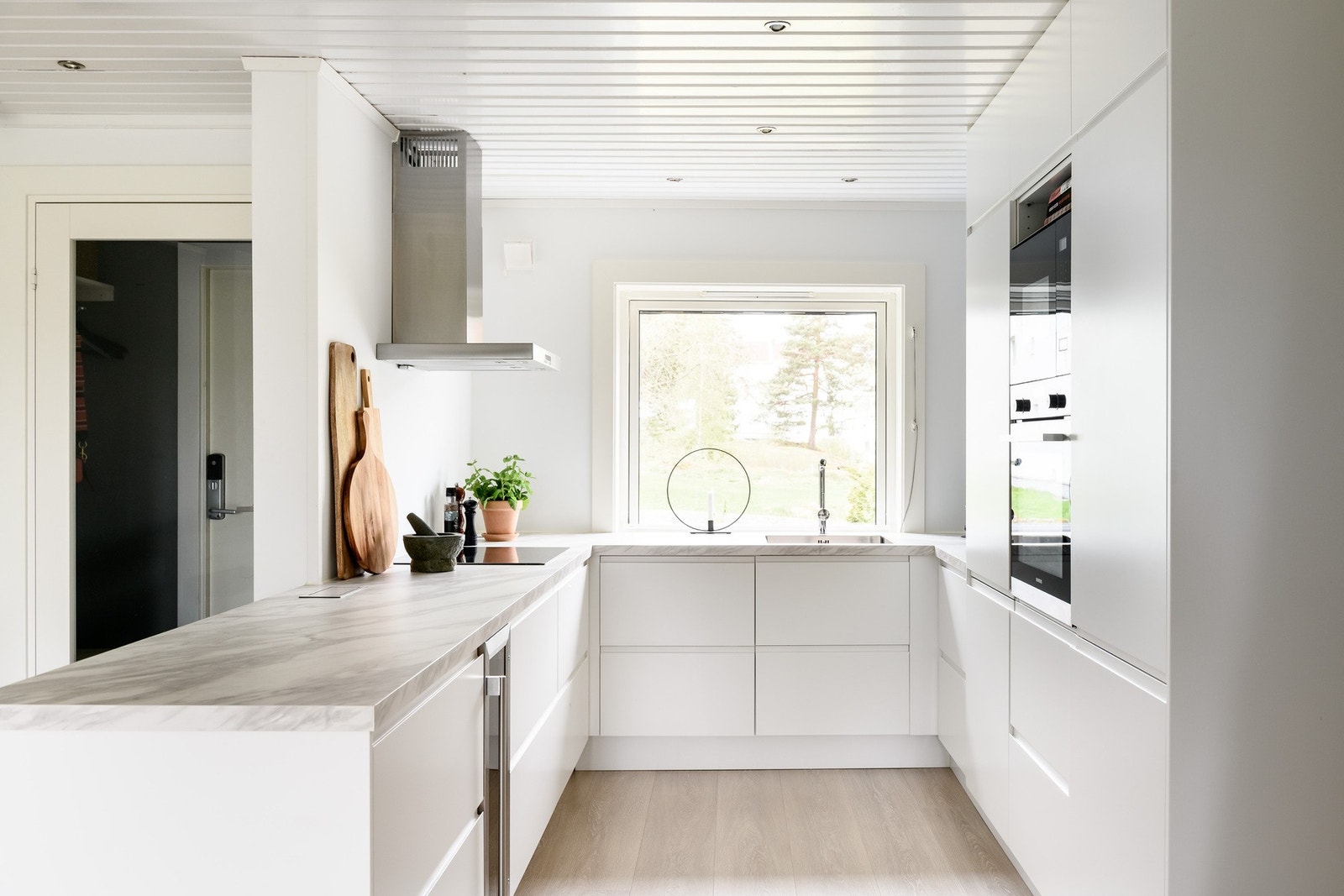 Moderne kjøkken fra 2021. Galleribilde