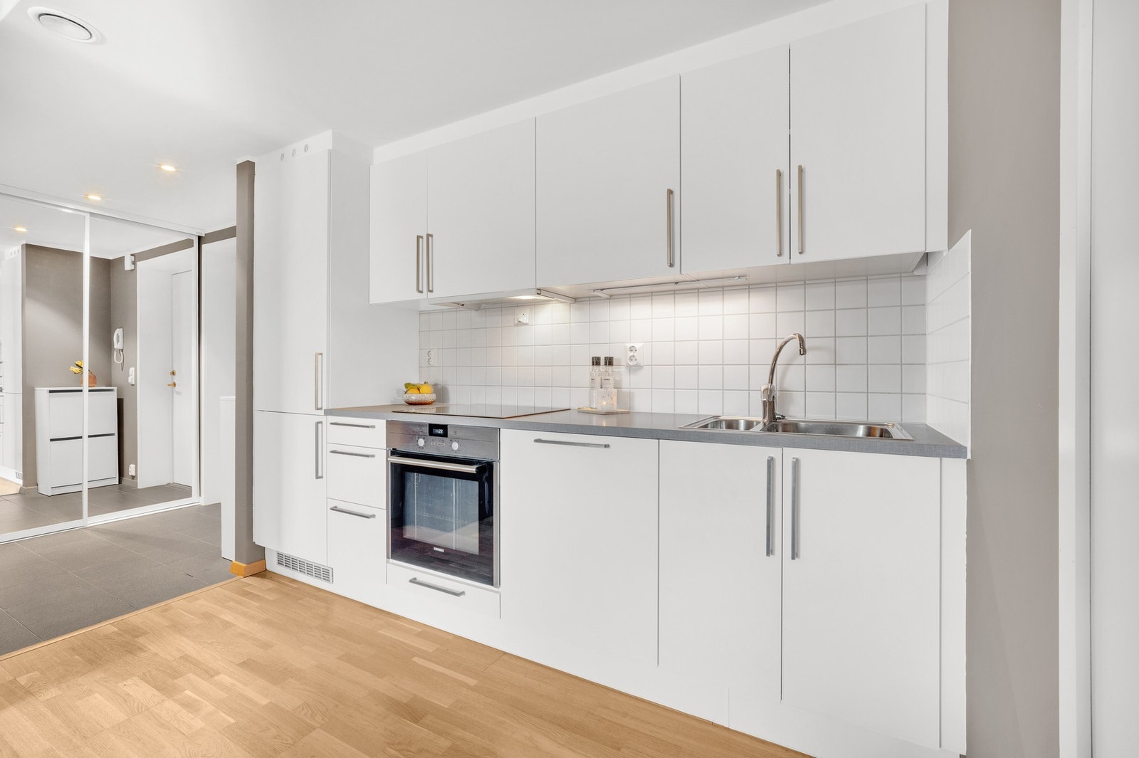 Kvalitetskjøkken med integrerte hvitevarer fra Siemens. Galleribilde