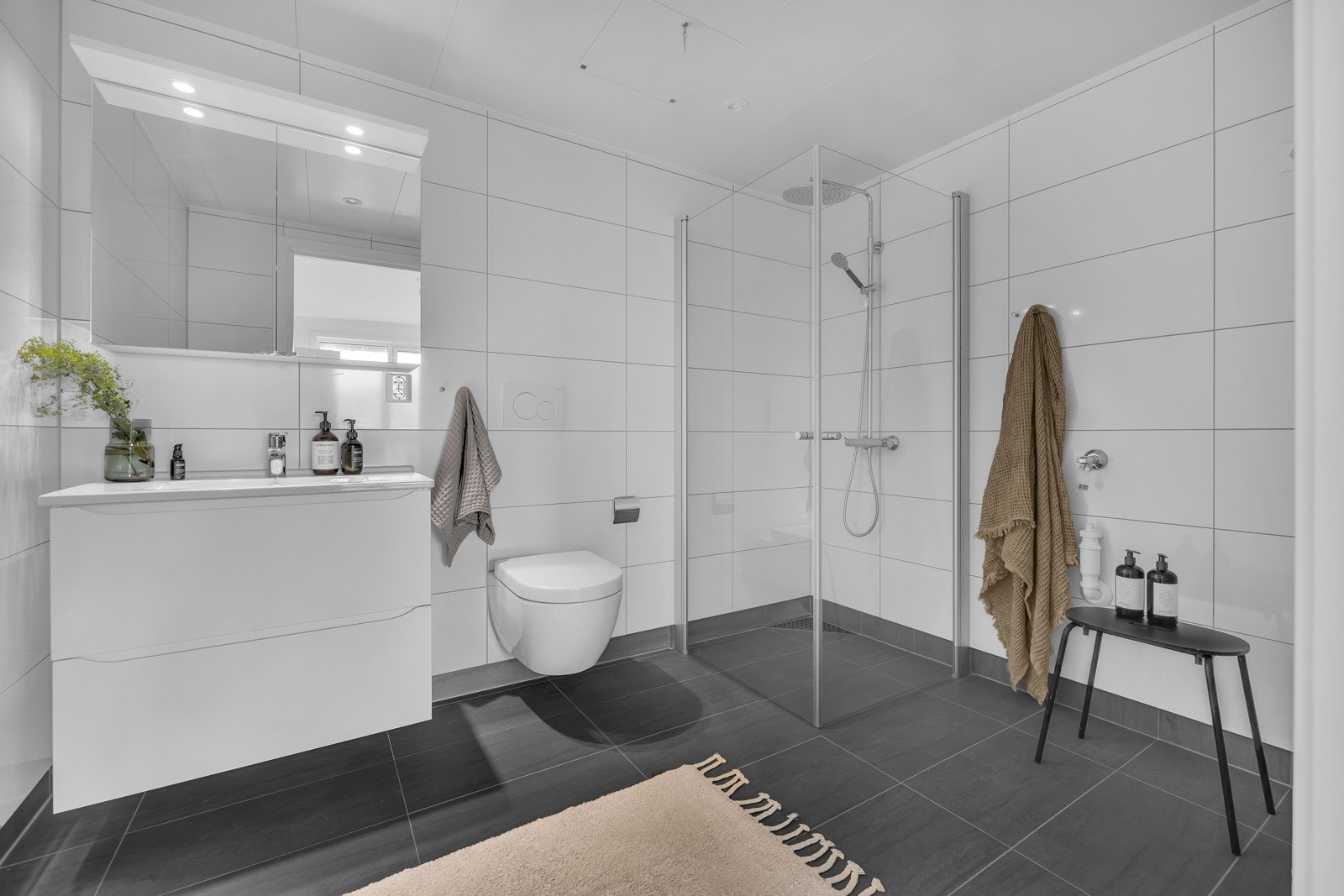 Badet er på 6,1m2 Galleribilde