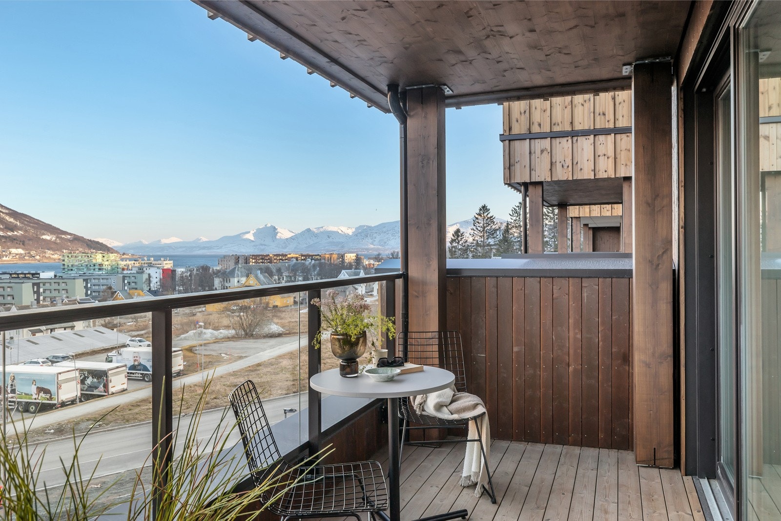 Boligen byr bl.a. på en 11m2 overbygget veranda Galleribilde