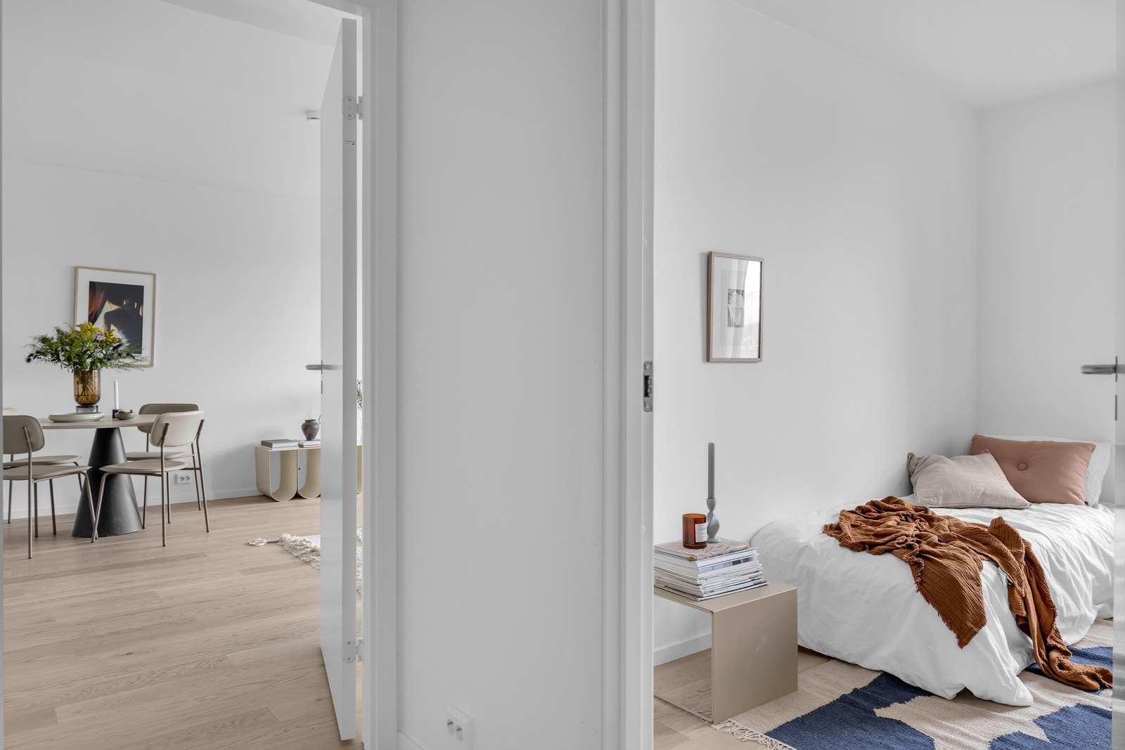 Vis-a-vis gjestbadet finner du soverom 2 som også er på 7,5m2 Galleribilde