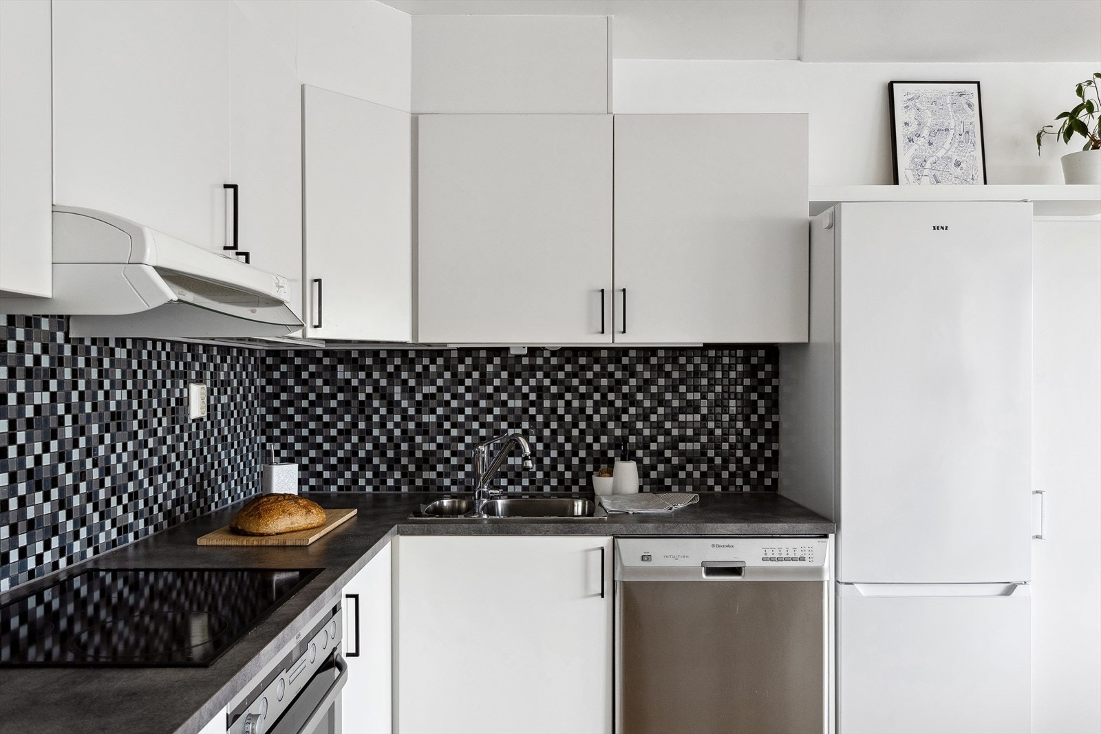 Hvitevarer vil følge med boligen. Galleribilde