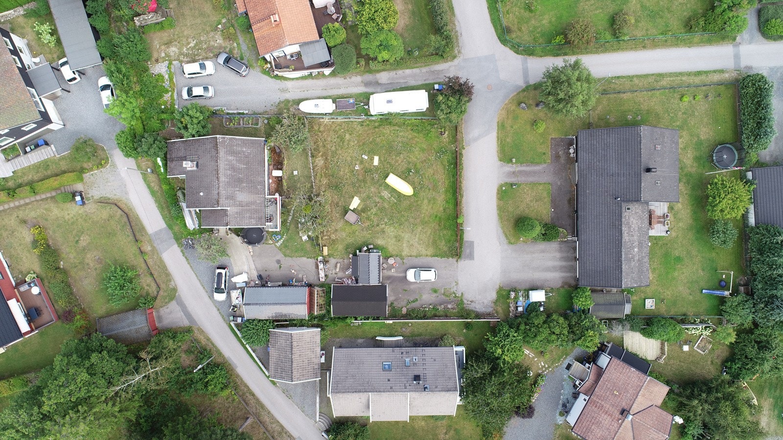 Bebyggelsen rundt består for det meste av eneboliger. Galleribilde