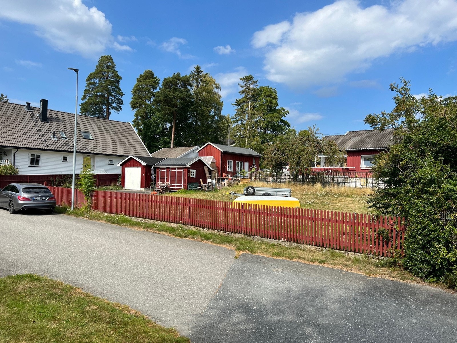 Tomten ligger fint til på Tronvik. Galleribilde