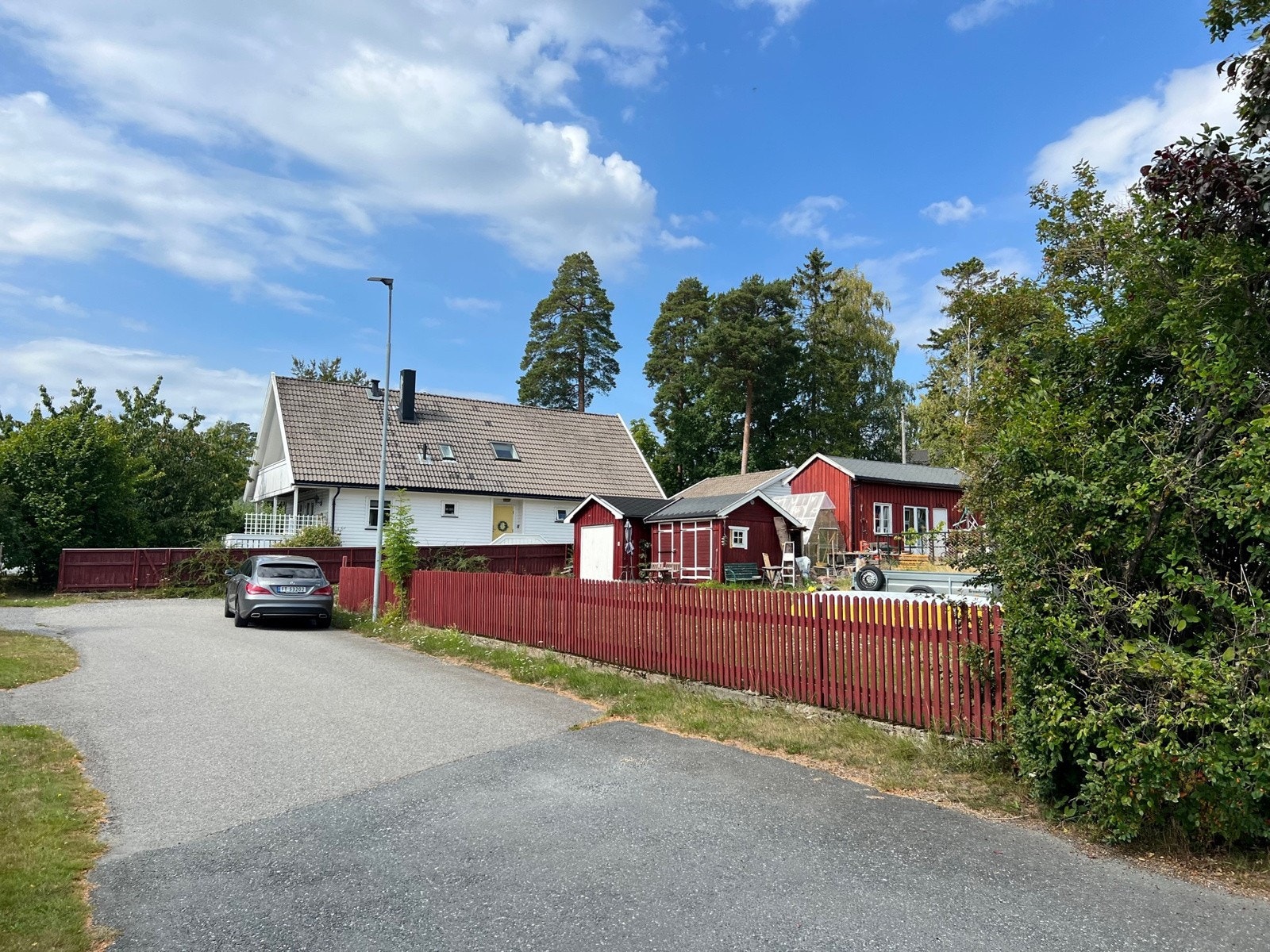 Tronvik er et etablert og vakkert område omfavnet av Jeløys fantastiske syd/vestlige skogsområder og kystlinje. Galleribilde