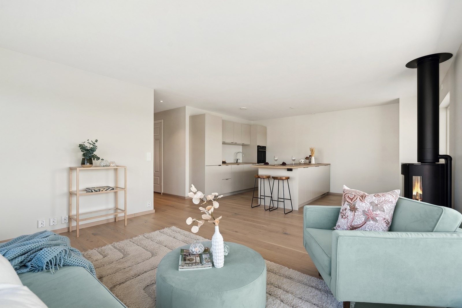 Åpen og sosial stue-/kjøkkenløsning. Galleribilde