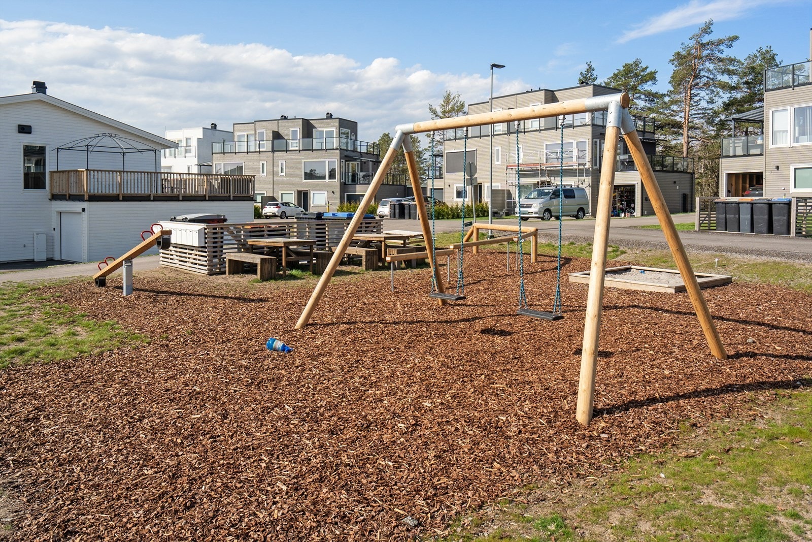 Lekeplass for sameiet. Galleribilde