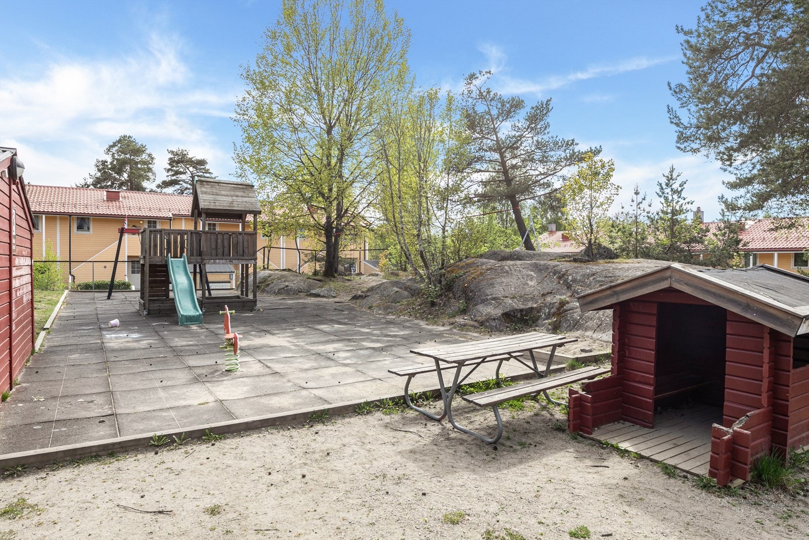 Barnevennlig beliggenhet i et etablert boligområde. Galleribilde