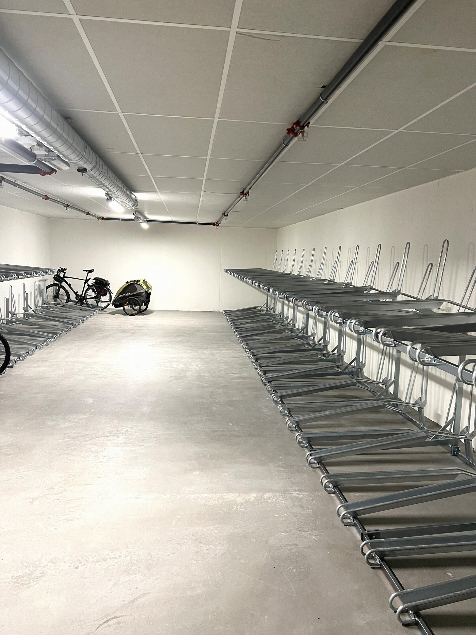 Den største sykkelparkeringen i borettslaget Galleribilde